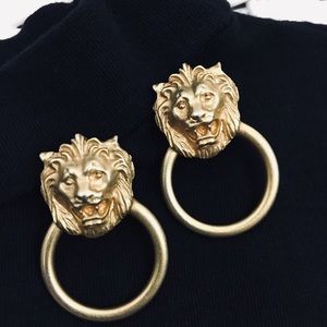 EUC Gold tone lion door knocker earrings. These can be dressed up or down.